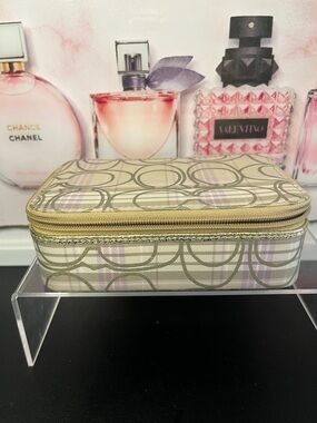 Coach lilac and beige w/gold detailsPatterned Travel Jewelry Case EUC✨